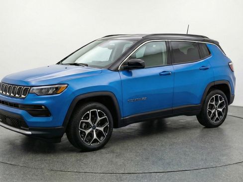 Used 2025 Jeep Compass Limited image 3