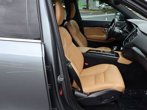 Used 2018 Volvo XC90 T6 Momentum w/ Convenience Package image 24