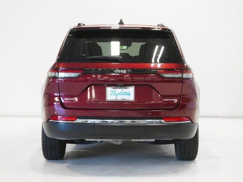 Certified 2024 Jeep Grand Cherokee Laredo image 6