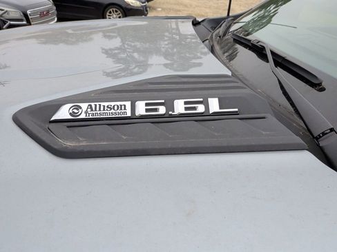 Used 2024 Chevrolet Silverado 2500 Custom w/ Custom Value Package image 11