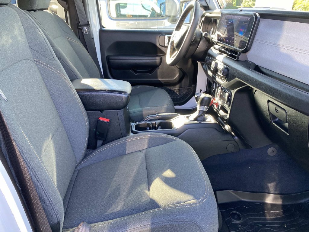 Certified 2024 Jeep Wrangler Unlimited AWD/4WD image 32