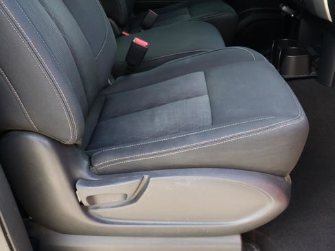 Used 2017 Nissan Titan SV image 16