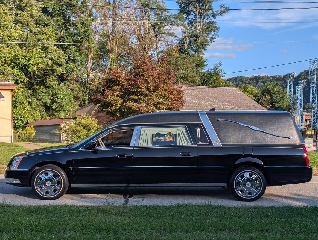 Used 2009 Cadillac DTS Hearse FWD image 9