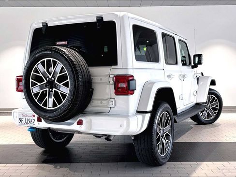 Used 2023 Jeep Wrangler Unlimited Sahara AWD/4WD image 10