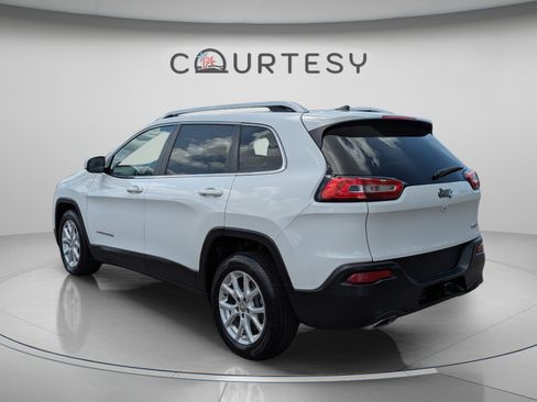 Used 2016 Jeep Cherokee Latitude w/ Comfort/Convenience Group FWD image 3