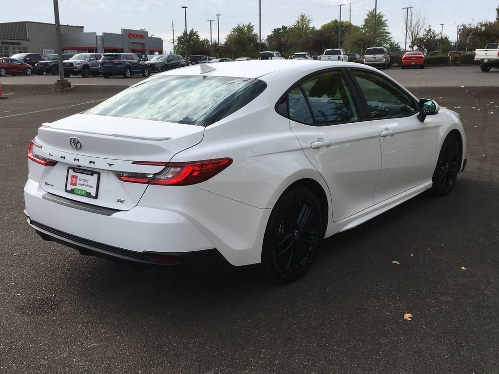 Used 2025 Toyota Camry SE FWD image 8