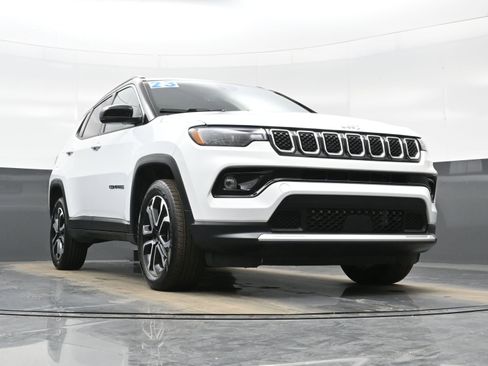 Used 2023 Jeep Compass Limited w/ Sun and Sound Group AWD/4WD image 35