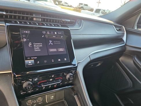 Used 2024 Jeep Grand Cherokee L Altitude image 24