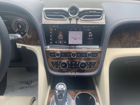 New 2025 Bentley Bentayga Extended Wheelbase image 17