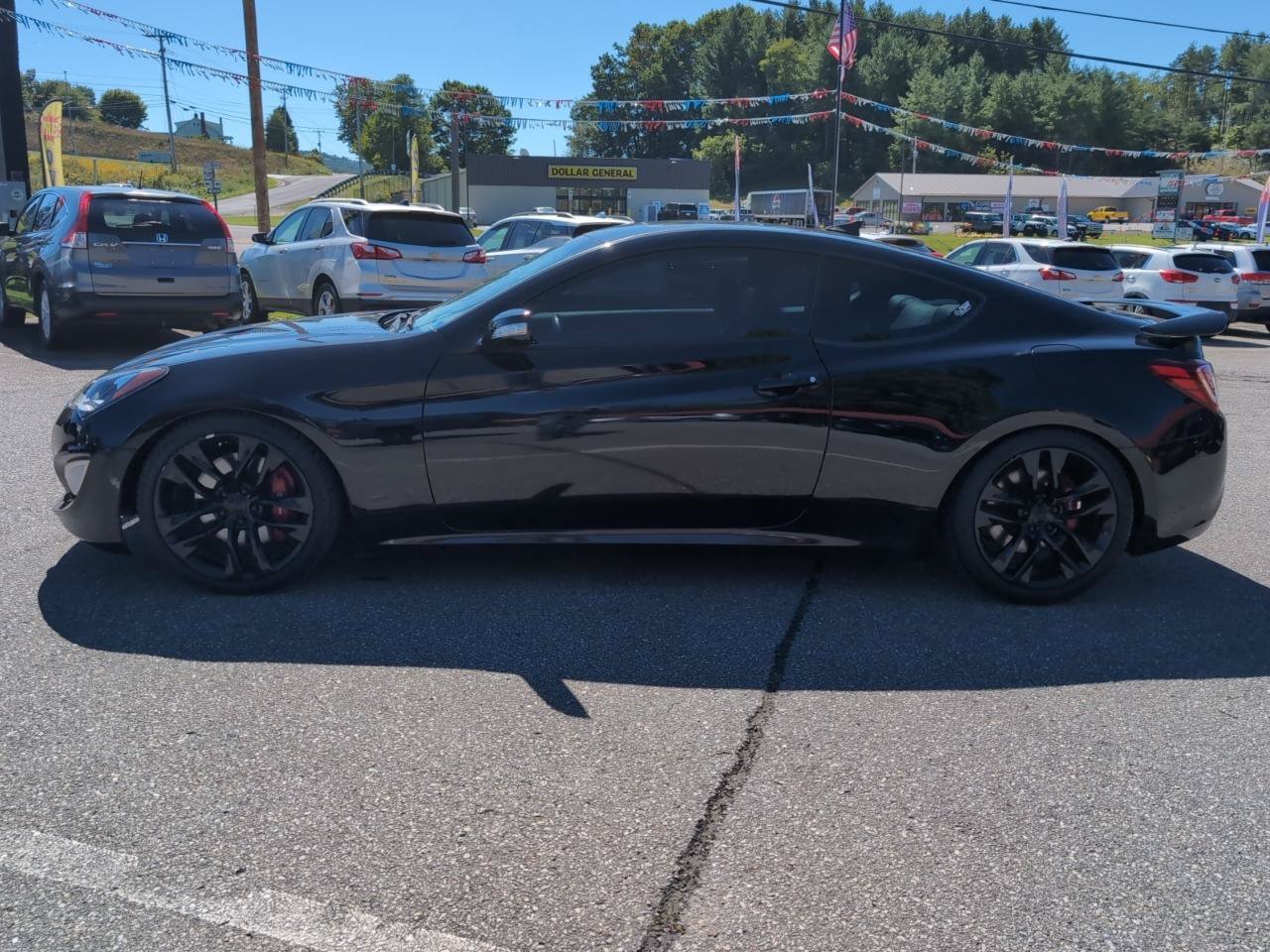 Used 2016 Hyundai Genesis Coupe 3.8 RWD image 2