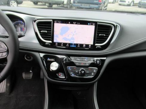 New 2026 Chrysler Pacifica Limited w/ S Appearance Package FWD image 22