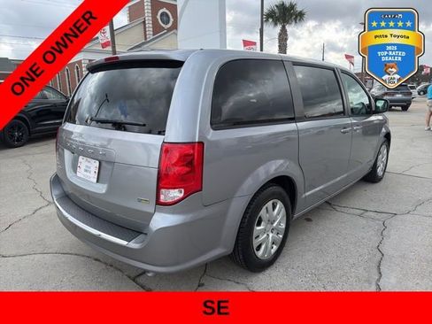 Used 2018 Dodge Grand Caravan SE w/ UConnect Hands-Free Group image 5