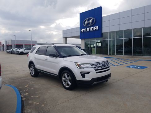 Used 2019 Ford Explorer XLT w/ Equipment Group 201A FWD image 1