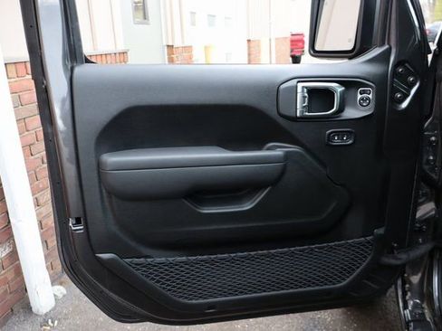 New 2025 Jeep Gladiator Sport image 9