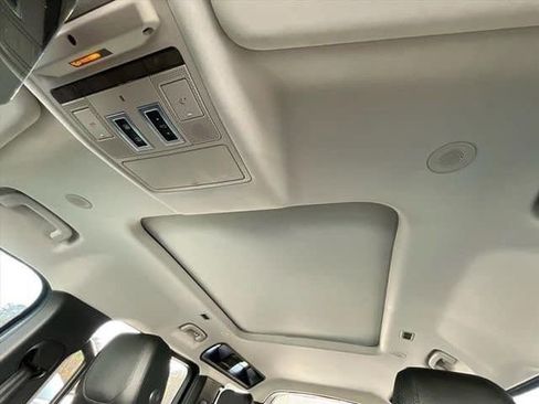 Used 2020 Land Rover Defender 110 SE image 26