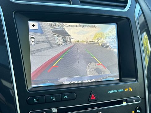 Used 2017 Ford Explorer Platinum image 22