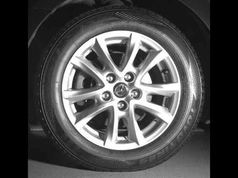 Used 2017 MAZDA MAZDA3 Sport w/ Preferred Equipment Package FWD image 20