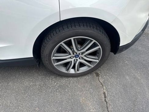 Used 2020 Ford Edge Titanium AWD/4WD image 3