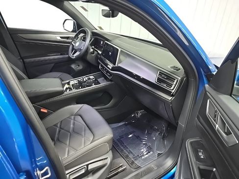 Used 2024 Volkswagen Atlas Cross Sport SE w/ Panoramic Sunroof Package AWD/4WD image 16