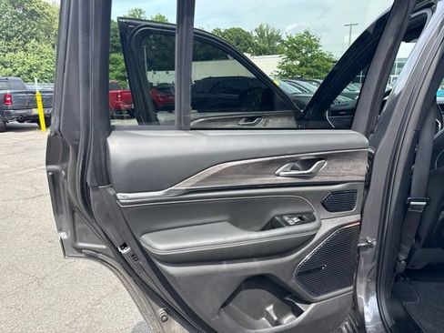 Used 2024 Jeep Grand Cherokee Overland w/ Trailer Tow Package AWD/4WD image 30