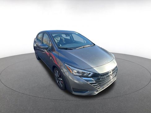 Used 2025 Nissan Versa SV image 5