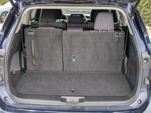Used 2025 Toyota Highlander LE FWD image 11