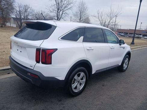 Certified 2023 Kia Sorento LX image 11