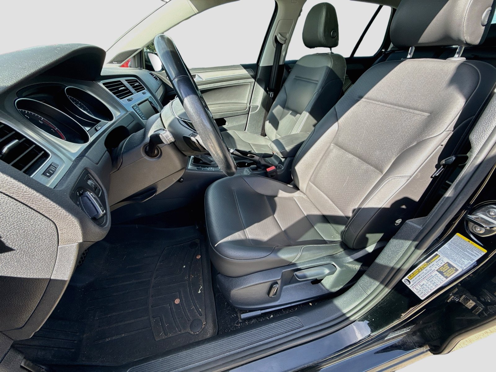 Used 2015 Volkswagen Golf SE w/ Lighting Package FWD image 10