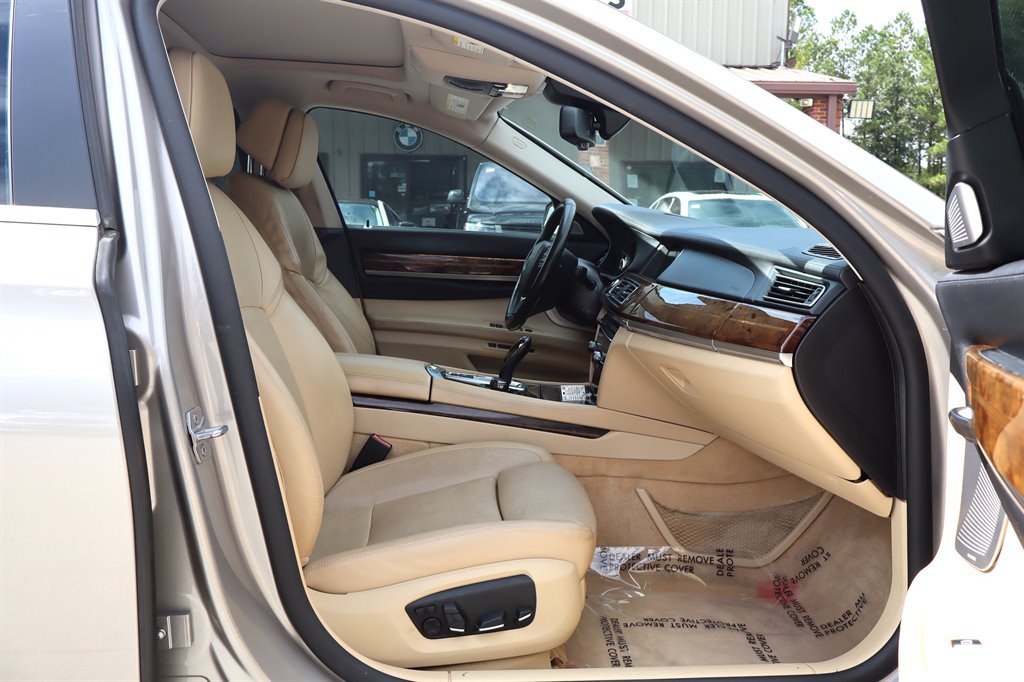 Used 2013 BMW 750i RWD image 17