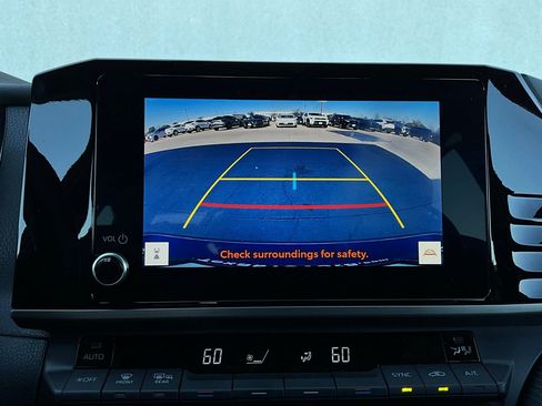 Used 2025 Toyota Camry SE image 31