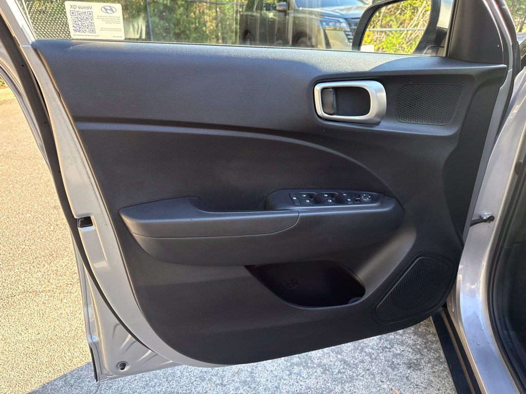 Used 2025 Hyundai Venue SEL FWD image 16