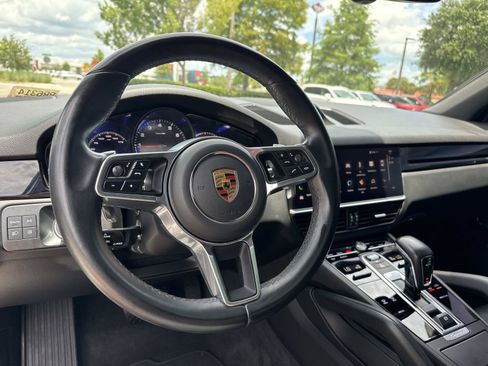 Used 2023 Porsche Cayenne AWD/4WD image 16