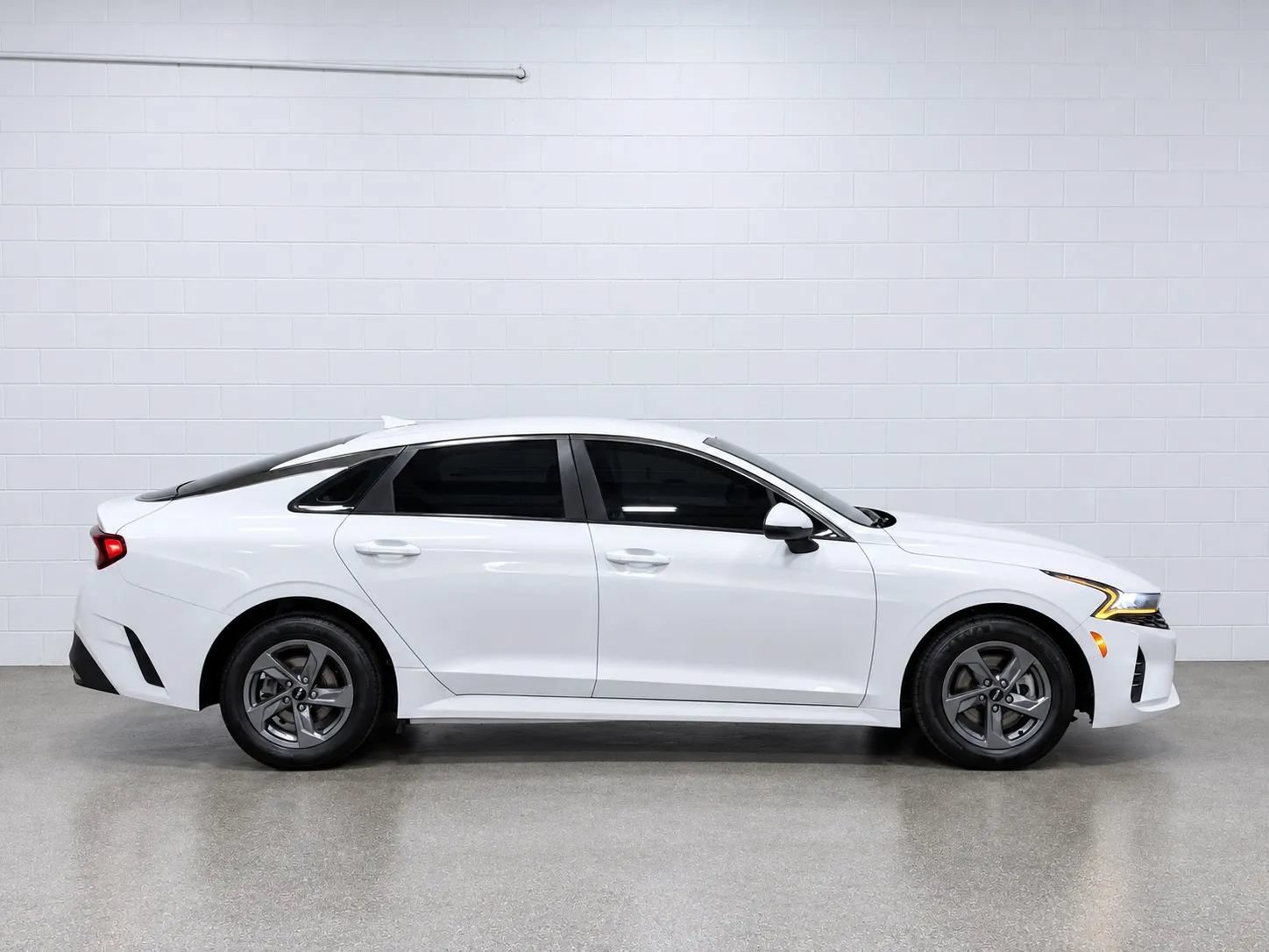 Used 2022 Kia K5 LX FWD image 2