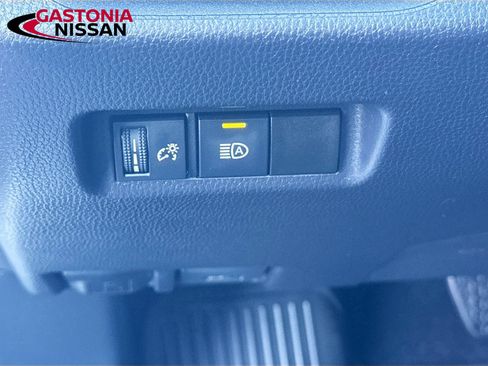 Used 2025 Toyota RAV4 XLE FWD image 13