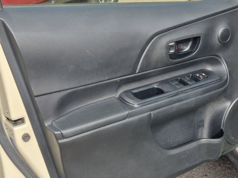 Used 2018 Toyota Prius C One FWD image 14