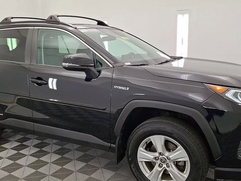 Used 2021 Toyota RAV4 XLE w/ Convenience Package image 6
