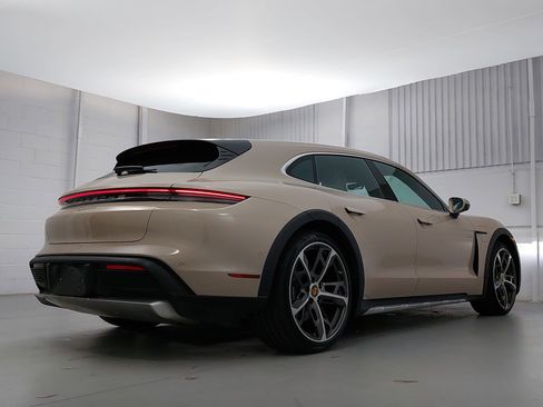 Used 2023 Porsche Taycan 4 Cross Turismo image 7