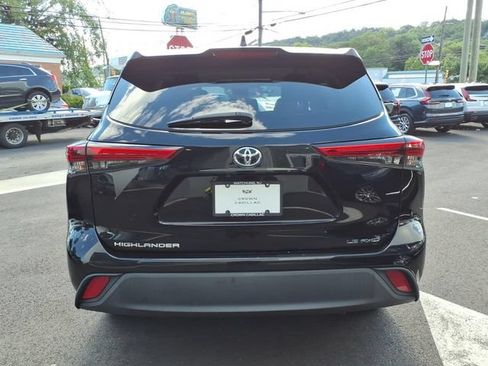 Used 2020 Toyota Highlander LE AWD/4WD image 5