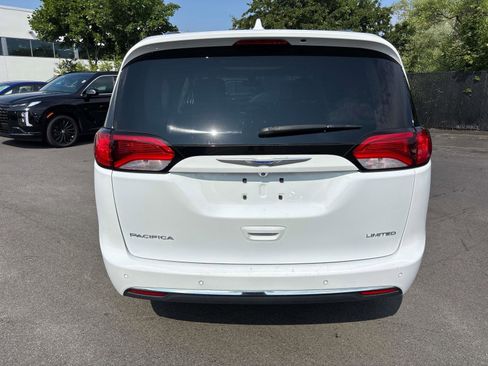 Used 2018 Chrysler Pacifica Limited image 4