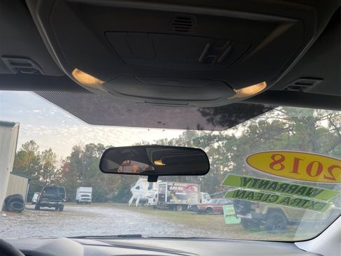 Used 2018 Ford Focus SEL image 18