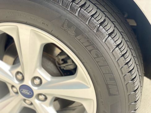 Used 2016 Ford Edge SE image 28