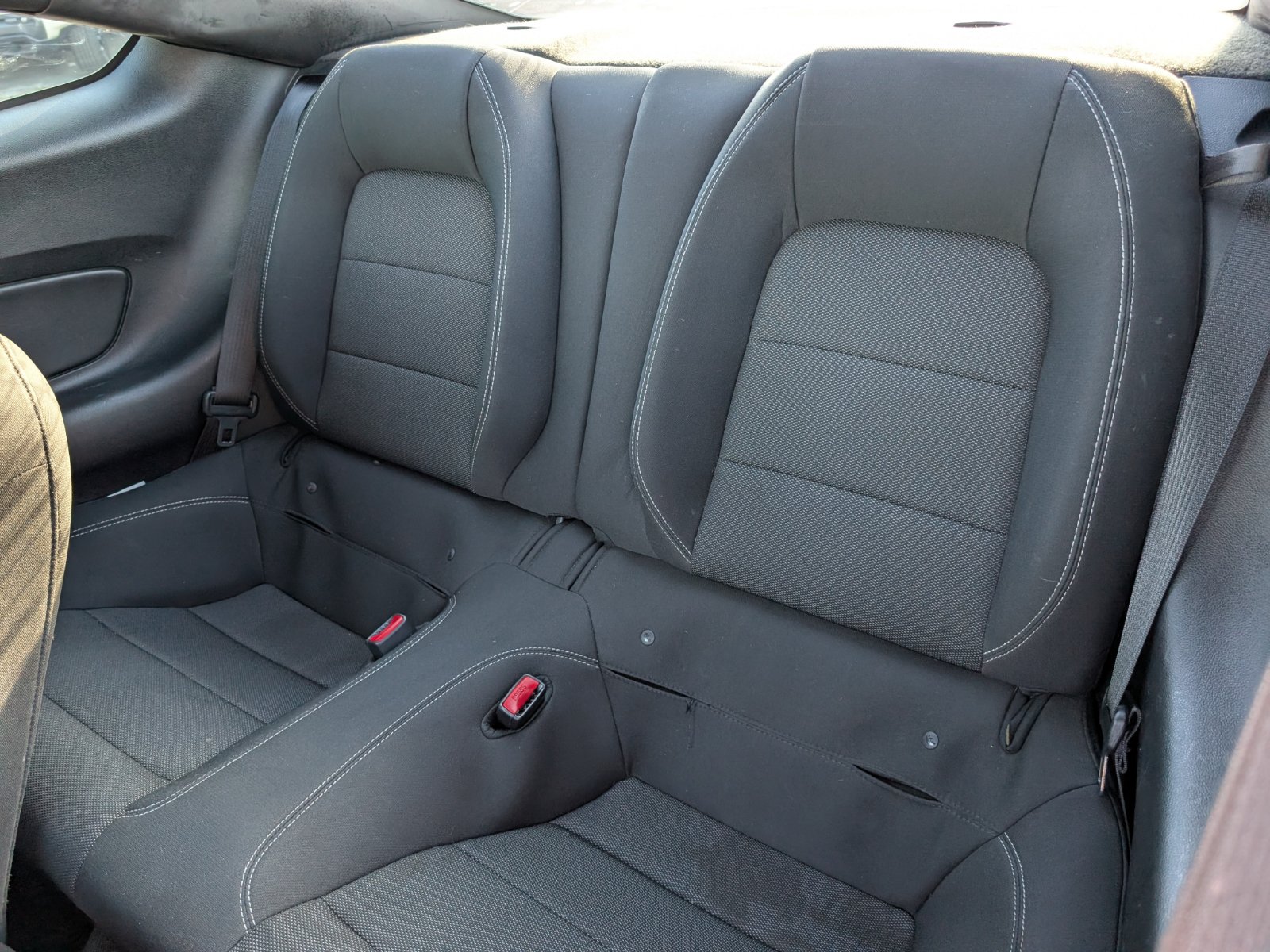 Used 2016 Ford Mustang Coupe RWD image 12