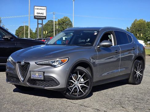 Used 2018 Alfa Romeo Stelvio AWD image 2