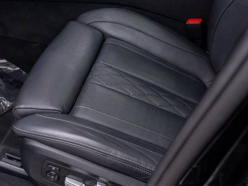 Used 2024 BMW X7 xDrive40i w/ M Sport Package AWD/4WD image 16