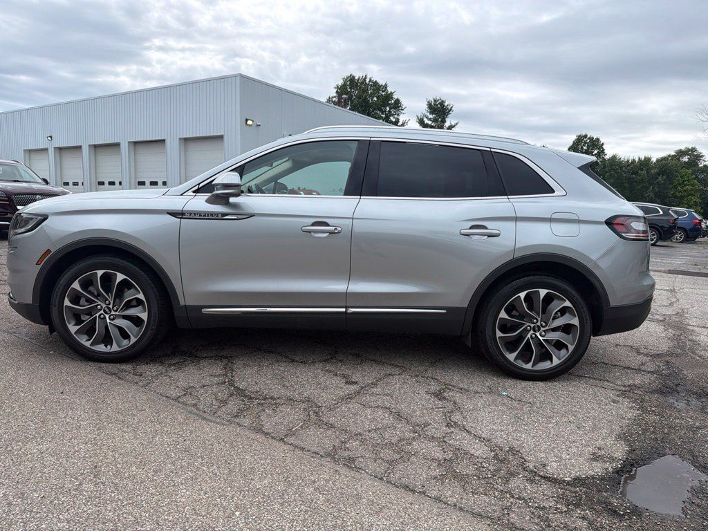 Used 2023 Lincoln Nautilus Reserve AWD/4WD image 10