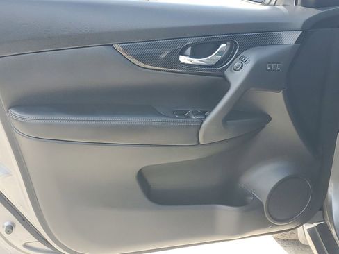 Used 2018 Nissan Rogue SL w/ Premium Package FWD image 25