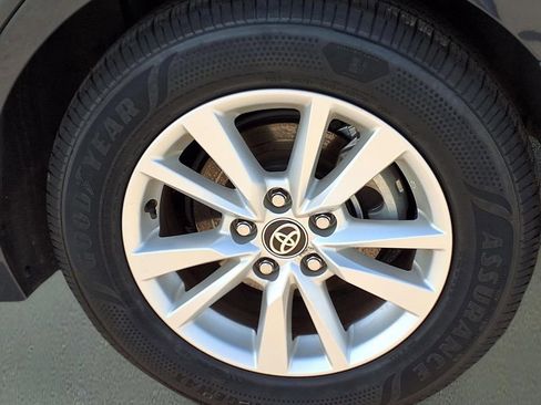 Used 2025 Toyota Camry LE image 29