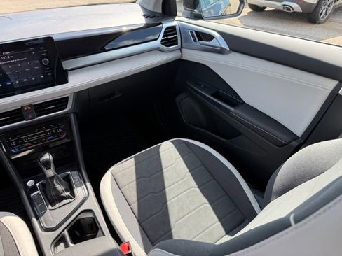 Used 2025 Volkswagen Taos SE image 23