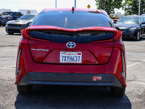 Used 2017 Toyota Prius Prime Advanced w/ Carpet Mat Package FWD image 7