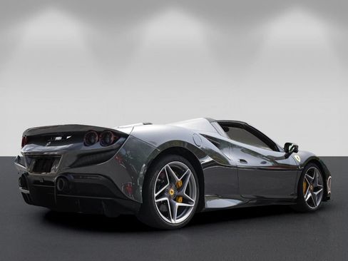Used 2022 Ferrari F8 Tributo RWD image 3